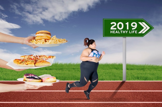 4 kilometry spaceru ile to kalorii spalisz podczas takiej aktywności?