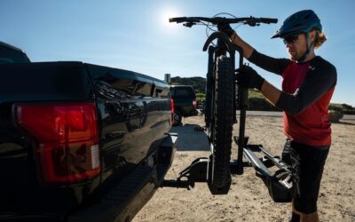 Bagażnik rowerowy na dach czy klapę co wybrać na wakacyjną podróż?