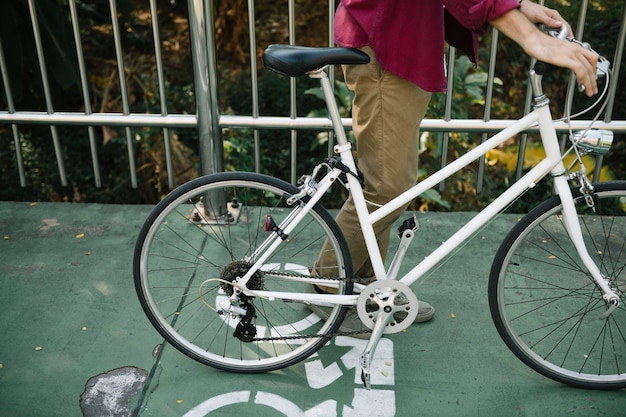 Rower przełajowy czy gravel który sprawdzi się na Twoich trasach?