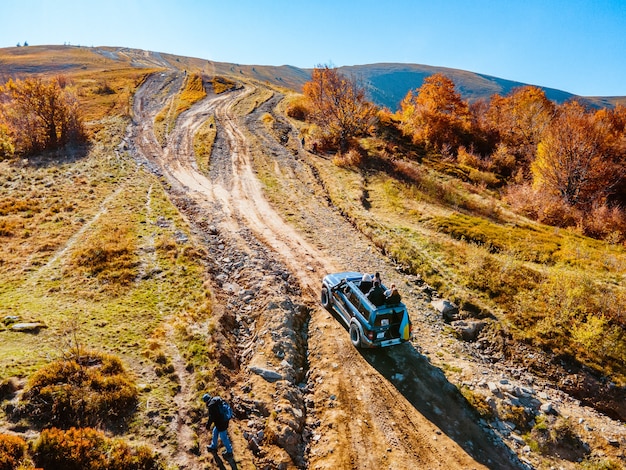 Czym się różni gravel od przełaj i który rower wybrać?