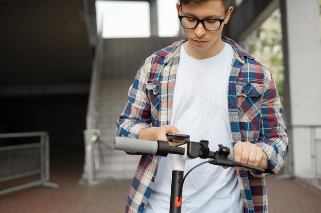 Jak sprawdzić manetkę w rowerze elektrycznym?