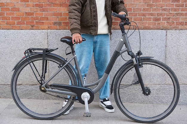 Rower elektryczny czy zwykły co lepiej sprawdzi się na co dzień?