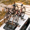 Jaki bagażnik dachowy na rowery sprawdzi się podczas wakacyjnych wyjazdów?