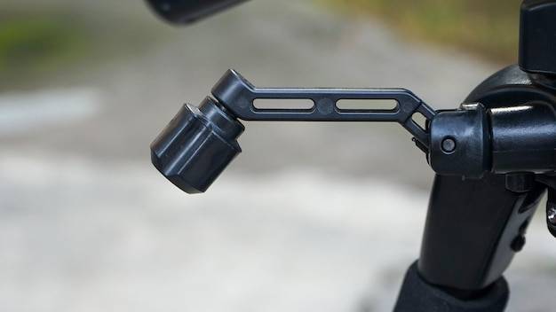 Jaki uchwyt na rower do samochodu wybrać na letnie podróże?