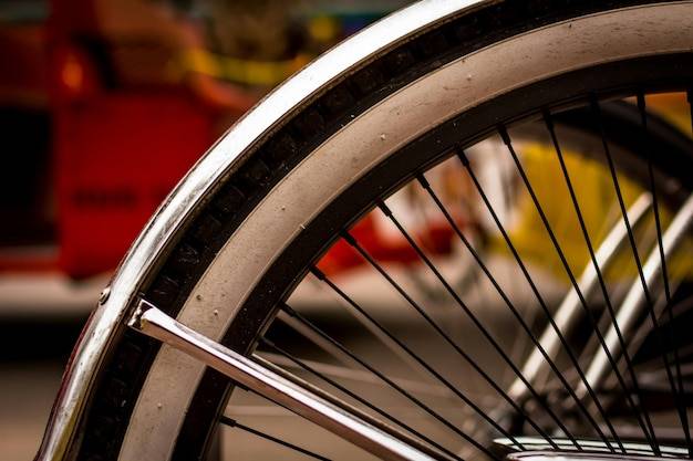 Koło rowerowe ile barów powinno mieć powietrza?