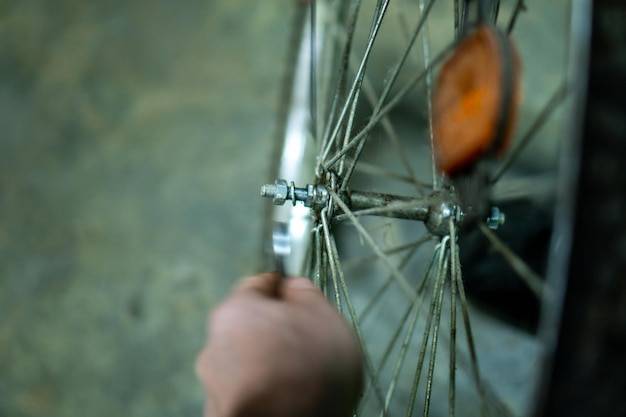 Ile kosztuje odpowietrzanie hamulców w rowerze?