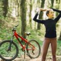 Jaka pozycja na rowerze górskim wpływa na komfort jazdy?