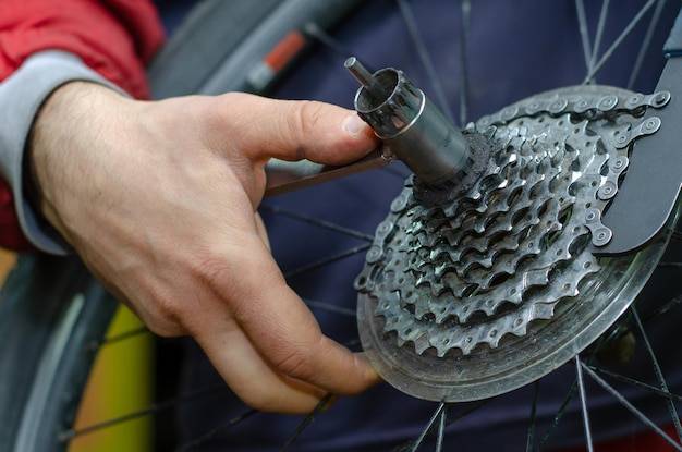 Jak ustawić przerzutki Shimano w rowerze górskim?