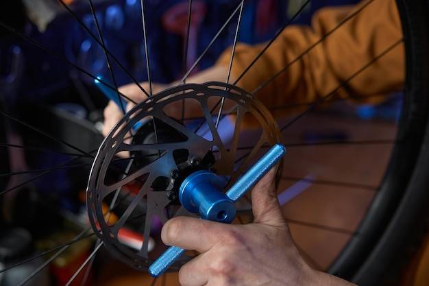 Jak ustawić tylne koło w rowerze bez zbędnych komplikacji