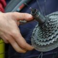 Jak wymienić klocki hamulcowe hydrauliczne w rowerze?
