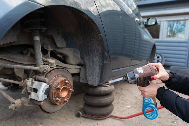 Jak zdjąć koło z hamulcem tarczowym w rowerze?
