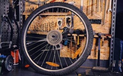 Jak złożyć koło rowerowe tylne samodzielnie?