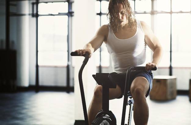 Rower stacjonarny ile razy w tygodniu warto ćwiczyć?