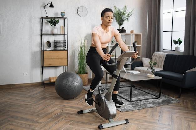 Rowerek stacjonarny ile jeździć żeby schudnąć?