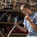 Jak wyprostować obręcz rowerową samodzielnie?