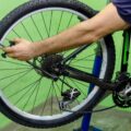 Jak odkręcić hamulce w rowerze bez uszkodzenia systemu?