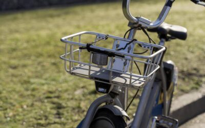 Jaka tablica na bagażnik rowerowy jest wymagana podczas podróży?