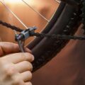Jak wyregulować przerzutki w rowerze Shimano, by cieszyć się płynną jazdą