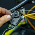 Jak założyć hamulce hydrauliczne do roweru i uniknąć typowych błędów?