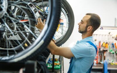 Jak założyć koło do roweru bez użycia specjalistycznych narzędzi?