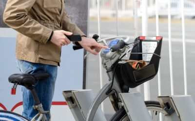 Jak zamontować koszyk na bagażnik roweru?