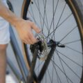 Jak poprawić hamulce tarczowe w rowerze aby działały sprawniej?